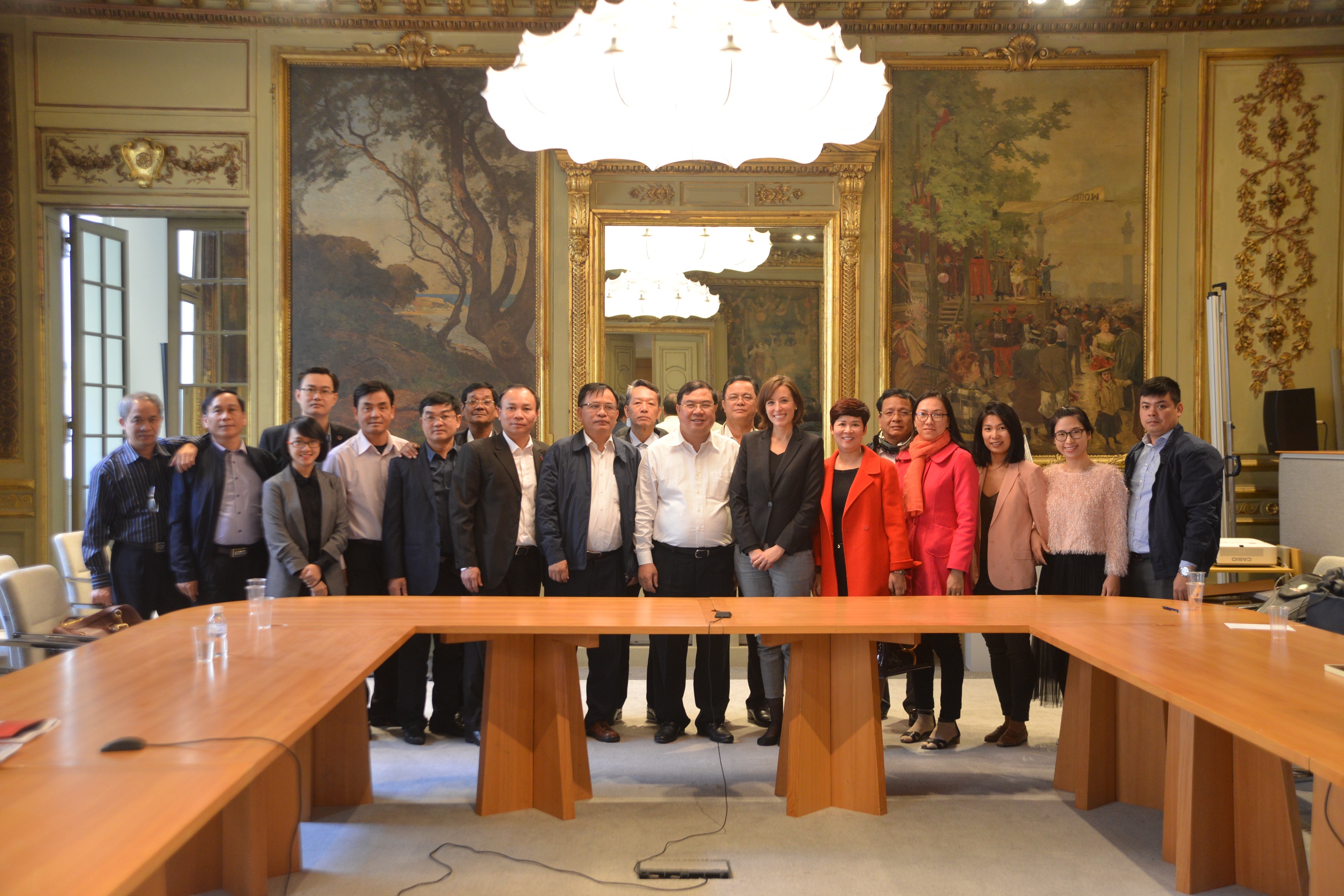 La Haute Autorité reçoit une délégation vietnamienne et un invité guinéen